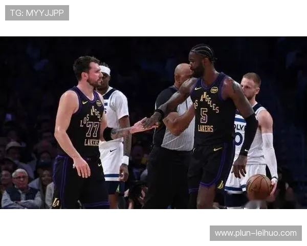 湖人核心状态回暖连续得分高效引领球队迎关键胜利
